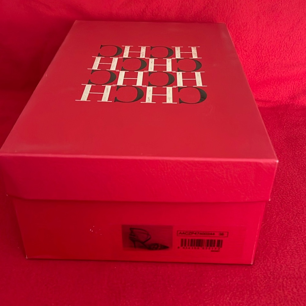 Authentic Carolina Herrera heels size 6 - Picture 4 of 17